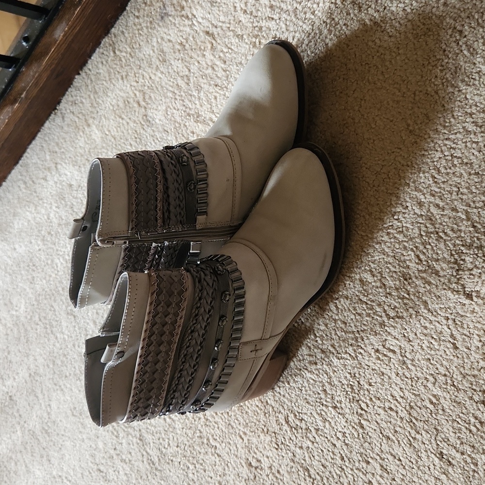Carlos Santana Grey Ankle Booties Size 10